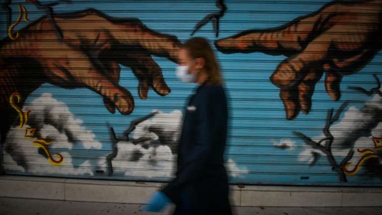 Κορονοϊός: Στο &quot;κόκκινο&quot; η Αττική με 1.153 νέα κρούσματα - Ανησυχία για Θεσσαλονίκη και Αχαΐα