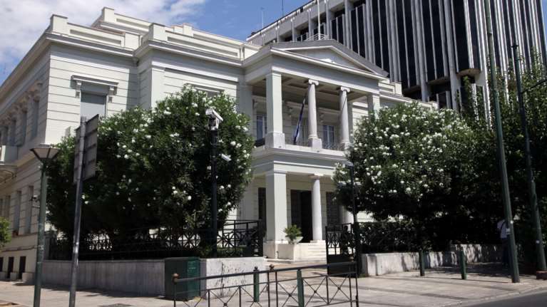 Σκληρή απάντηση ΥΠΕΞ στον προκλητικό Τσαβούσογλου: Εκτός κοινής λογικής η αποστρατικοποίηση των νησιών