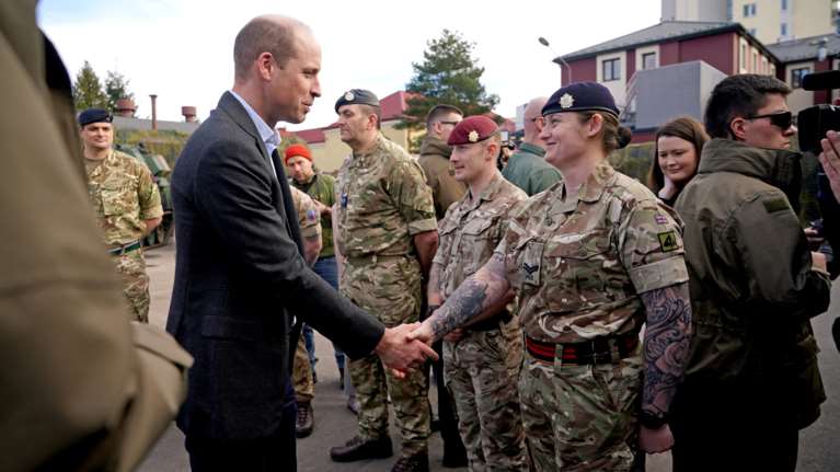 Πρίγκιπας Γουίλιαμ: Ξαφνική επίσκεψη στα σύνορα Πολωνίας - Ουκρανίας - Μίλησε με στρατιώτες [Εικόνες]