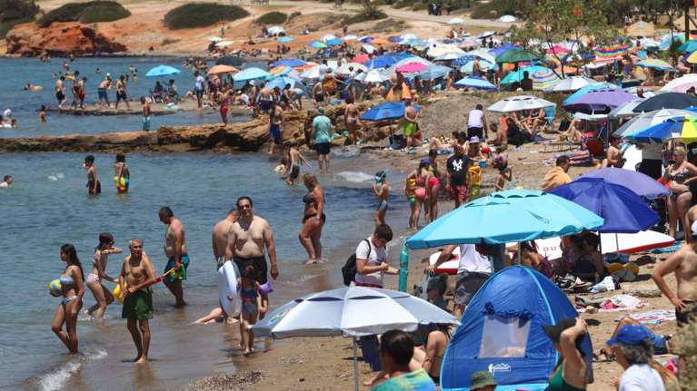 Ευρωεκλογές 2024: Πρώτα για μπάνιο και μετά για ψήφο οι Αθηναίοι - Το αδιαχώρητο στις παραλίεςς της Αττικής [εικόνες - βίντεο]