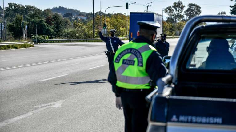 Αυξημένα τα μέτρα της Τροχαίας για τα Χριστούγεννα - Ποιες μέρες θα απαγορεύεται η κυκλοφορία των φορτηγών