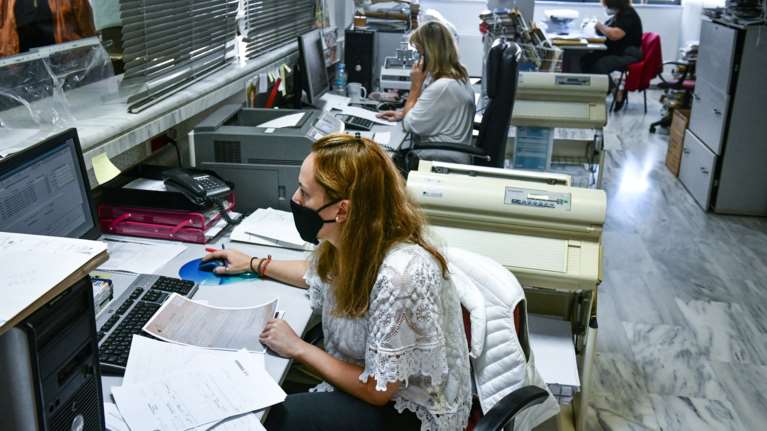 Φορολογικές δηλώσεις: Αυτόματη υποβολή για μισθωτούς και συνταξιούχους, ταχύτερες επιστροφές και συμψηφισμοί