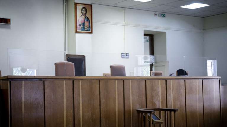 Έγκλημα μέσω Facebook: Έσπασαν τα ισόβια για τη γυναίκα &quot;αράχνη&quot; - Παραμένουν για τους άλλους τρεις