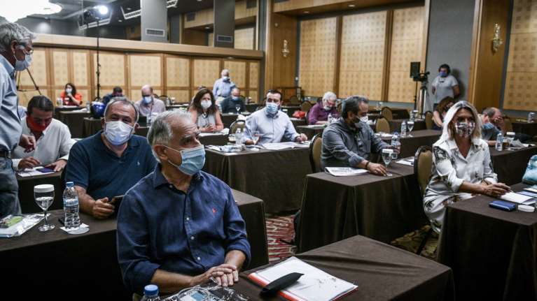 Τα κορίτσια του ΣΥΡΙΖΑ με μάσκα - Έκλεψαν τις εντυπώσεις Πέτη Πέρκα και Καλλιόπη Μάλαμα [εικόνες]