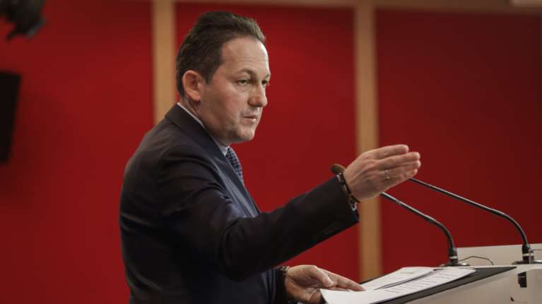 Πέτσας: Ο Τσίπρας πήρε αγκαλιά τον Παππά, άρα όλα ήταν σε γνώση του