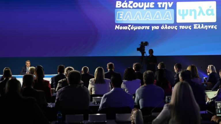 Η ερώτηση που δεν απάντησε ο Μητσοτάκης στη ΔΕΘ - Διαμαρτυρίες από Ριζοσπάστη και Documento για αποκλεισμό