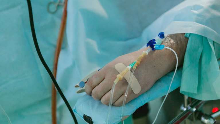 Λάρισα: Σε ειδικό θάλαμο η γιατρός με αιμορραγικό πυρετό - Σε καραντίνα 25 συνάδελφοί της