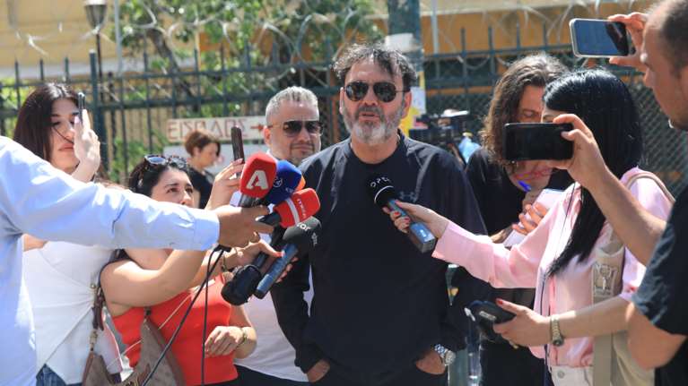 Στάθης Αγγελόπουλος: Ελεύθερος με όρους ο τραγουδιστής - &quot;Ήμουν άτυχος, η Μαρία χτύπησε στο ντουλάπι&quot; [βίντεο]