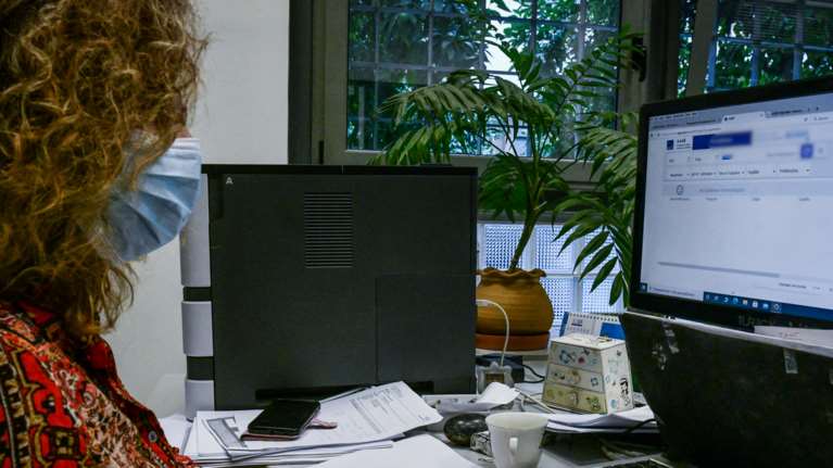 Στην τσιμπίδα της εφορίας 1500 επαγγελματίες: Δήλωναν εισόδημα 10.000 ευρώ και ζούσαν...πλουσιοπάροχα