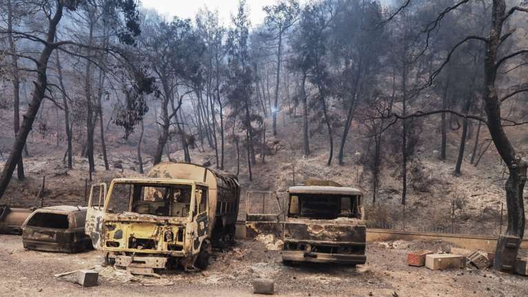 Φωτιά στη Βόρεια Εύβοια: Κόλαση με 4 πύρινα μέτωπα - Εικόνες σοκ από την καταστροφή