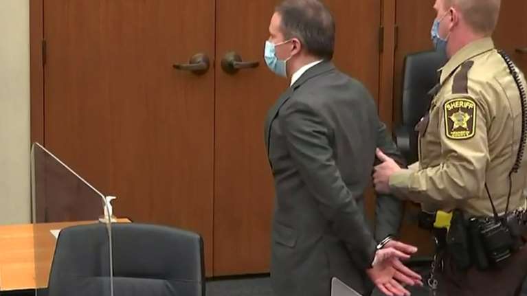 Τζορτζ Φλόιντ: Ένοχος για ανθρωποκτονία ο αστυνομικός Ντέρεκ Σόβιν