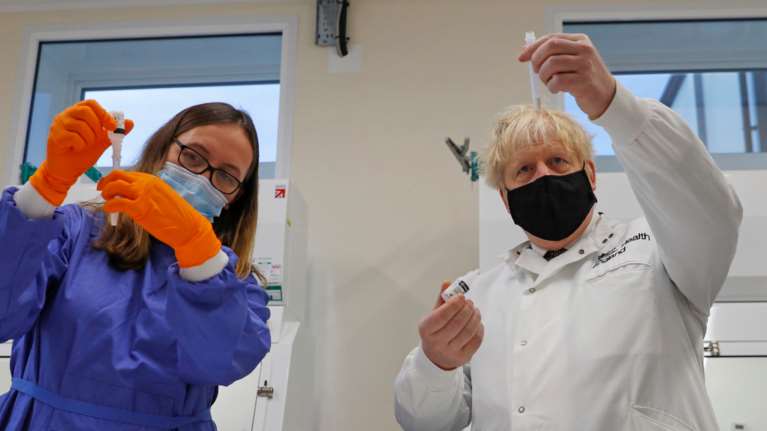 Κορονοϊός: Η Βρετανία είναι η πρώτη χώρα που έδωσε άδεια στο εμβόλιο της Pfizer - Ξεκινούν εμβολιασμοί από Δευτέρα