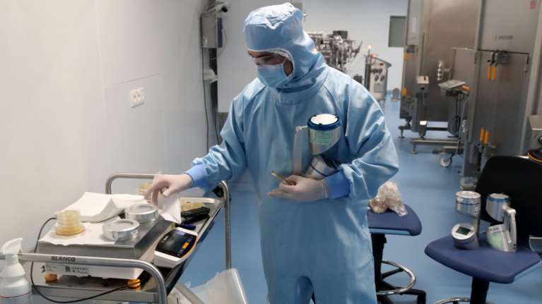 Κορονοϊός: Συναγερμός για περισσότερα από 70 κρούσματα σε ιδιωτική κλινική του Πειραιά