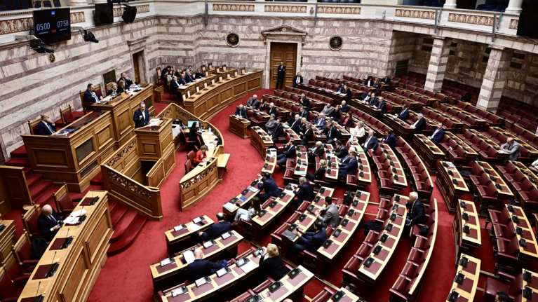 Τριαντόπουλος: Αποχώρησαν  ΣΥΡΙΖΑ, ΚΚΕ, Ελληνική Λύση και οι ανεξάρτητοι βουλευτές του Κινήματος Δημοκρατίας