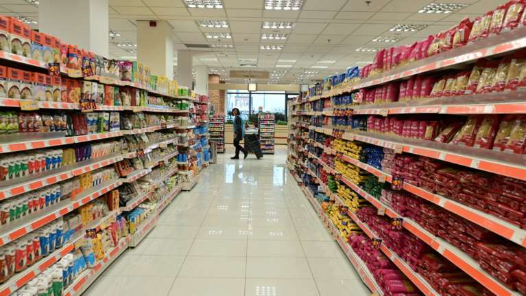 Σούπερ μάρκετ: Πού σταθεροποιούνται, πού μειώνονται και πού αυξάνονται οι τιμές