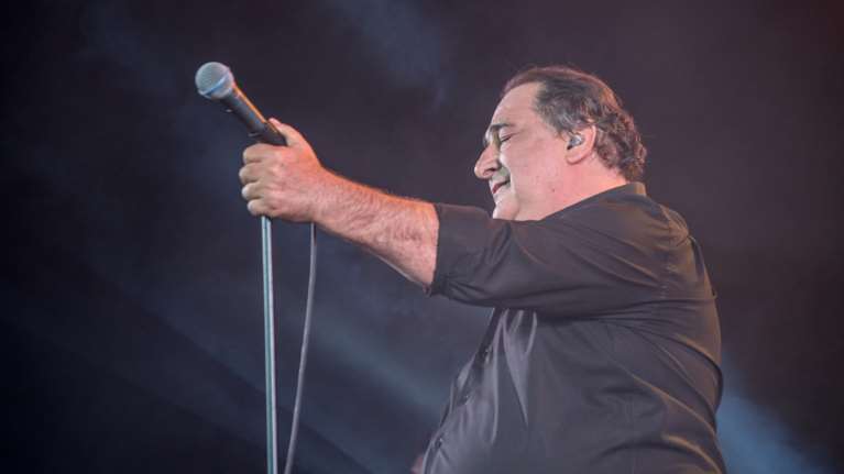 Βασίλης Καρράς: Σε λαϊκό προσκύνημα η σορός του - Πότε και πού θα γίνει η κηδεία, η επιθυμία της οικογένειάς του