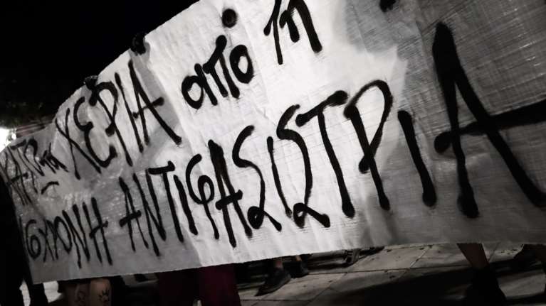 Ν. Ηράκλειο: Ερωτήματα για τον σοβαρό τραυματισμό της 16χρονης σε επεισόδια με την ΕΛΑΣ - Η πτώση και το ποδοπάτημα