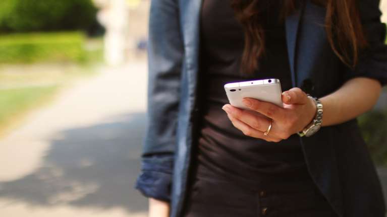 Ηλεία: Τα πιεστικά SMS 59χρονου προπονητή σε 15χρονη αθλήτρια - &quot;Της χάιδεψε το πόδι μέσα στο αυτοκίνητο&quot; [Βίντεο]