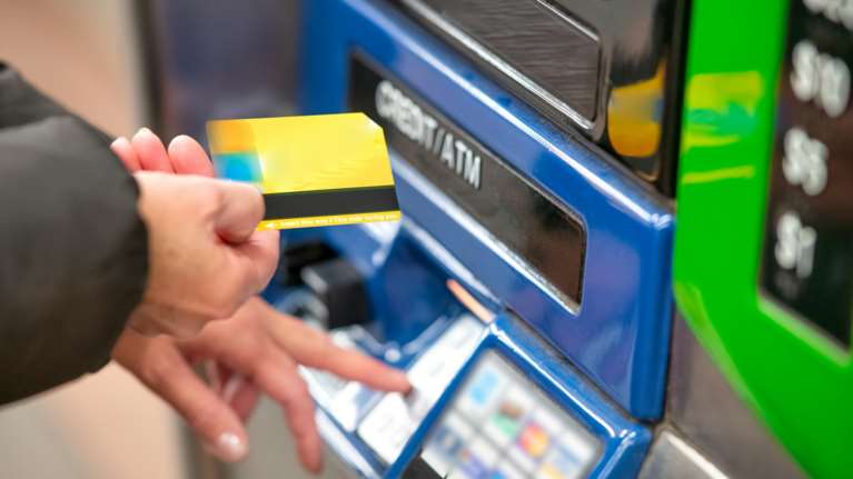 Έως τη Μεγάλη Τετάρτη το Δώρο Πάσχα - Ποιοι το δικαιούνται, πώς υπολογίζεται