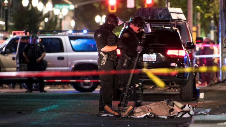 ΗΠΑ - Τζο Μπάιντεν: &quot;Προκαλώ τον Τραμπ να αποκηρύξει τη βία&quot; - Και άλλος θάνατος διαδηλωτή