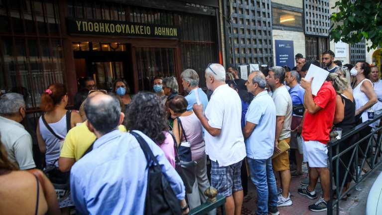 Κτηματολόγιο: Απίστευτη αποκάλυψη - Επιτήδειοι παίρνουν νωρίς νούμερα και τα πουλάνε σε όσους έρχονται αργότερα