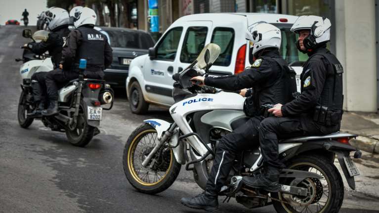 Νέα Σμύρνη: Ο περιπτεράς κλειδώθηκε μέσα στο περίπτερο και οι ληστές άνοιξαν πυρ