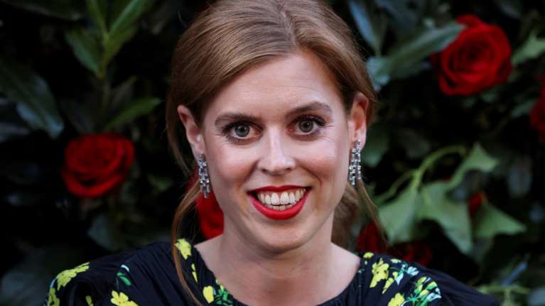 Πριγκίπισσα Βεατρίκη: Οικοδέσποινα σε tea party στο παλάτι με φόρεμα H&amp;M αξίας 40 ευρώ