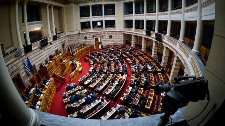 Τραγωδία στα Τέμπη: Στην Ολομέλεια της Βουλής οι προτάσεις ΠΑΣΟΚ και ΣΥΡΙΖΑ για σύσταση προανακριτικής επιτροπής