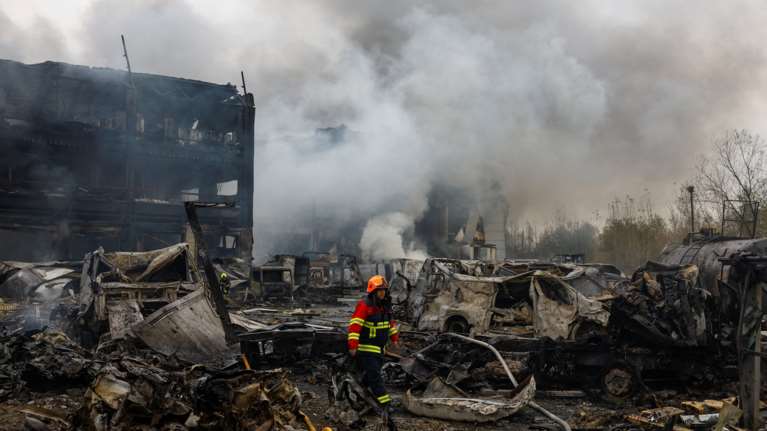 Ουκρανία: Τρεις νεκροί και 31 τραυματίες μετά από ρωσική επίθεση στο Κίεβο - Νέες κυρώσεις ζητά ο Ζελένσκι