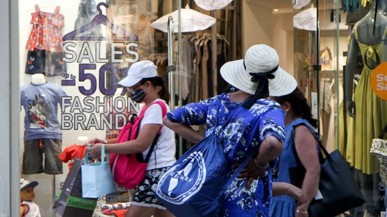 Πέτσας: Επανεξετάζεται το πλαίσιο για την εστίαση – Το τέταρτο κύμα θα χτυπήσει τους ανεμβολίαστους, όχι την οικονομία