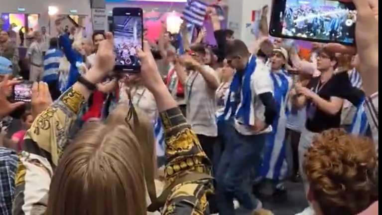 Eurovision 2024: Βίντεο με τον χαμό στα παρασκήνια την ώρα που τραγουδούσε η Μαρίνα Σάττι