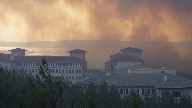 Τουρκία: Μεγάλη φωτιά στα Δαρδανέλλια - Εκκενώνονται οικισμοί