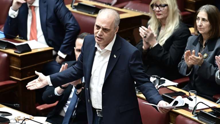 Επίθεση Βελόπουλου στον Σκέρτσο για το email Τριαντόπουλου: &quot;Μην κάνετε σκέρτσα με την αλήθεια και τη νοημοσύνη&quot;