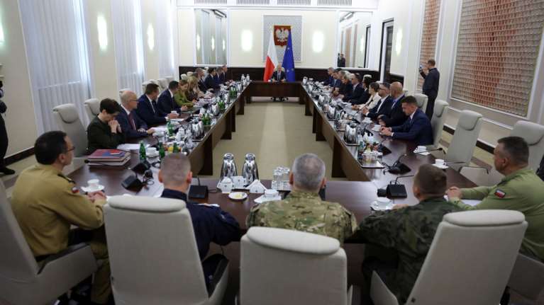 Τουσκ: &quot;Η Μόσχα δοκιμάζει την ανοχή μας&quot; - Η Πολωνία επέβαλε απαγόρευση πτήσεων drones στα ανατολικά της