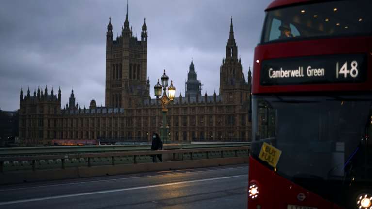 Λονδίνο: Λεωφορεία μετατρέπονται σε ασθενοφόρα για ασθενείς με κορονοϊό