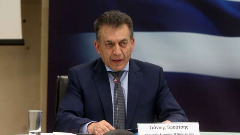 Βρούτσης: Μέσα Δεκεμβρίου θα καταβληθεί το δώρο Χριστουγέννων
