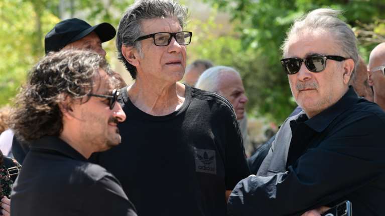 Βασίλης Παπαβασιλείου: Συγκίνηση στο τελευταίο αντίο στον σπουδαίο θεατράνθρωπο - Ποιοι έδωσαν το παρών