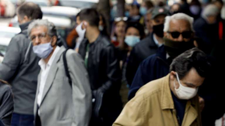 Μάσκες και αποστάσεις - Οι επίσημες οδηγίες: Πού θα είναι υποχρεωτικές και για ποιούς [εικόνες - έγγραφα]