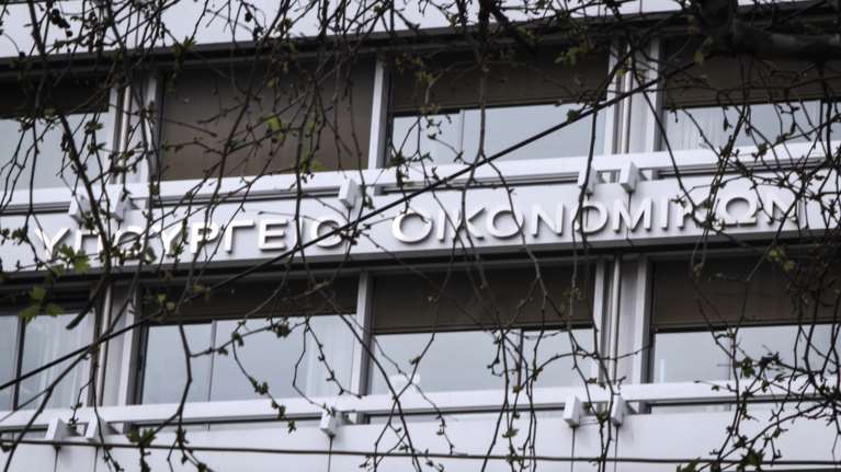 Αναστέλλονται οι ποινικές διώξεις για οφειλέτες με ρυθμισμένα χρέη προς το Δημόσιο - Τι προβλέπει η τροπολογία