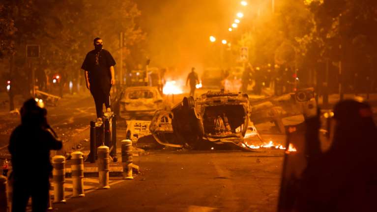 Γαλλία: "Σταματήστε, μην τα σπάτε" - Η γιαγιά του 17χρονου Ναέλ κάνει έκκληση για ηρεμία από την τηλεόραση