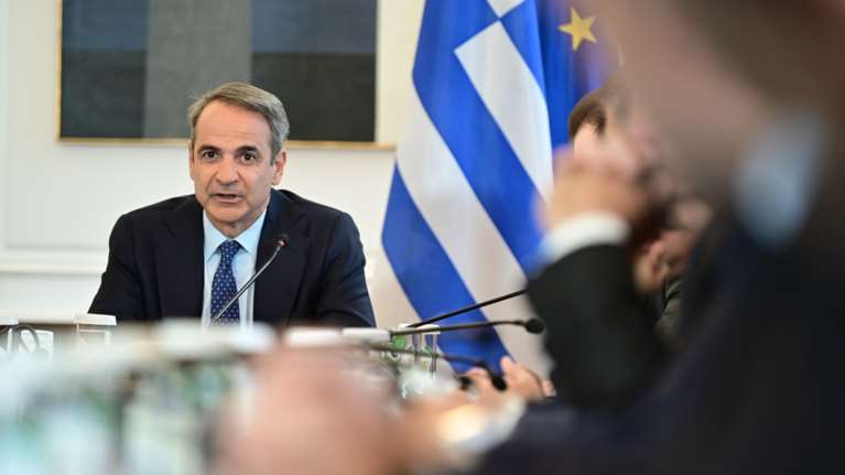 Στη μέγγενη μεταξύ προσφυγικού και ΟΠΕΚΕΠΕ η κυβέρνηση: Τα τρία σενάρια πολιτικής διαχείρισης του σκανδάλου