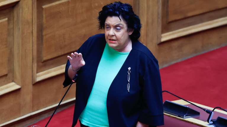 Η Κανέλλη στην Καινούργιου για τη μαντινάδα στον Κασιδιάρη: Του λένε αντι να δέρνει γυναίκες, να δέρνει γέρους [βίντεο]