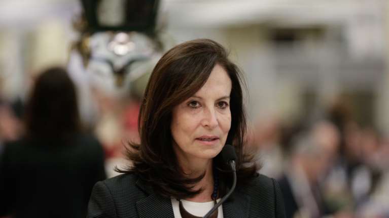 Γυναίκες ιερείς προτείνει η Άννα Διαμαντοπούλου - Μετά τον σάλο με τις δηλώσεις του Μητροπολίτη Δωδώνης