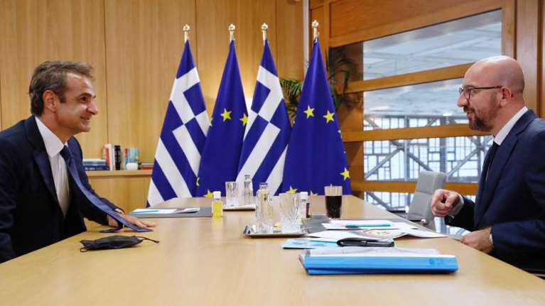 Τηλεδιάσκεψη Μητσοτάκη - Σαρλ Μισέλ ενόψει της επίσκεψης του πρωθυπουργού στη Λιβύη