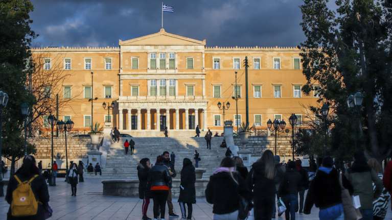 Κατώτατος μισθός: Το καθαρό ποσό, τα επιδόματα και το αφορολόγητο όριο - 12 ερωτήσεις-απαντήσεις