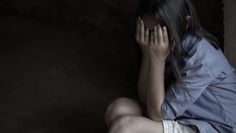 Γλυφάδα: &quot;Είχα ματώσει, δεν μπορούσα να αντιδράσω&quot; - Σοκάρει η 14χρονη, θύμα του άγριου ξυλοδαρμού από 20 άτομα