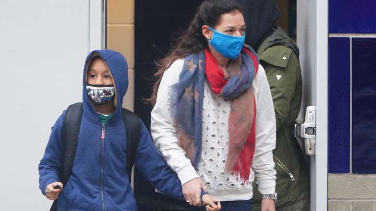 Κορονοϊός: Η Ευρώπη προσπάθησε αλλά τελικά κλείνει τα σχολεία - Τι συμβαίνει ανά χώρα