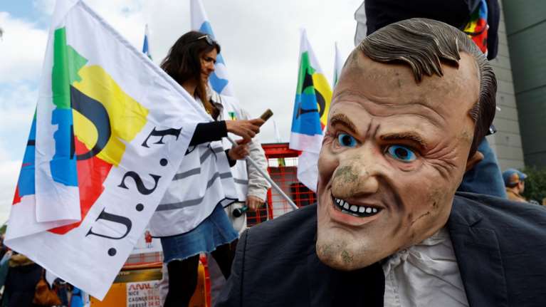 Γαλλία: 9η μέρα διαδηλώσεων κατά του ασφαλιστικού Μακρόν - Στους δρόμους χιλιάδες πολίτες [εικόνες - βίντεο]