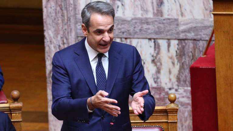 Με... δόσεις η μάχη στη Βουλή για το νομοσχέδιο με τον προσωπικό γιατρό - Ομιλία Μητσοτάκη το πρωί και Ανδρουλάκη το απόγευμα