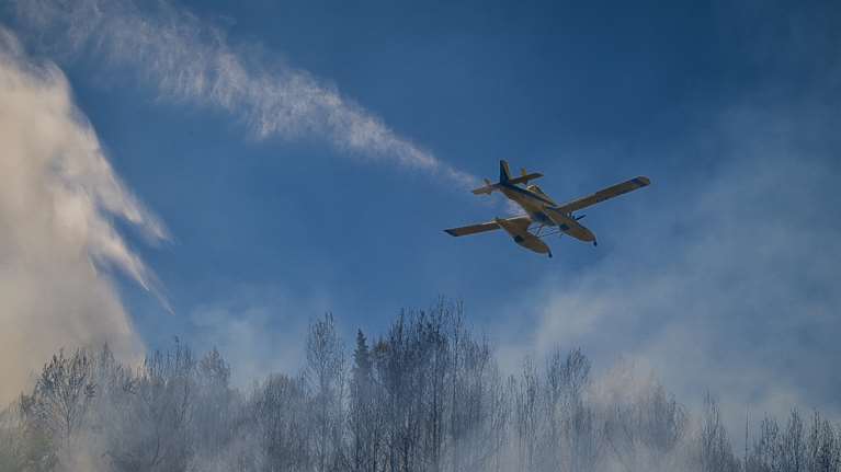 Φωτιά στη Χίο: Βελτιωμένη η εικόνα στα πύρινα μέτωπα - Συνεχείς ρίψεις από εναέρια μέσα